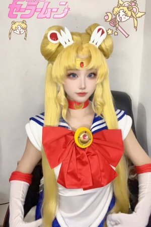 Nhân danh mặt trăng, ta sẽ trừng trị ngươi! 🌙✨ Một chút biến hình quay về tuổi thơ cùng Sailor Moon. Dù có bao nhiêu tuổi thì vẫn luôn muốn làm công chúa bảo vệ chính nghĩa. Cả nhà thấy phiên bản này thế nào, có đủ làm tan chảy trái tim bạn chưa? 
#SailorMoon #Cosplay #ThuyThuMatTrang #UsagiTsukino #AnimeCosplay #BienHinh #SailorMoonCosplay #Otakul #CosplayVietnam #Xuhuong #Manga#BBCOSPLAY