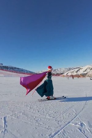 Elsa trên đường trượt — băng giá đúng nghĩa ❄️⛷️
#Elsa
#Frozen
#NuHoangBangGia
#TruotTuyet
#SnowVibes
#Disney
#Cosplay
#WinterMood#BBCOSPLAY