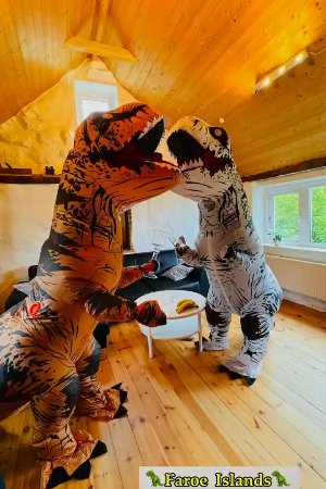 Khi hai con khủng long \'va\' vào nhau... và cái kết cực kỳ cảm động (hoặc không)!
#khunglong #dinosaur #trend #khunglongxanh #cosplay #funnyvideo #dinosaurcostume#BBCosplay