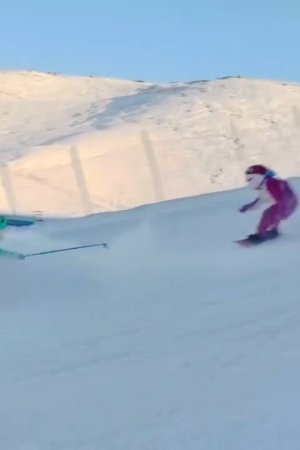 Outfit tưởng đùa, kỹ năng thì không 🐸⛸️
#EchTruotBang
#TrangPhucDocLa
#TruotBang
#KyNangThat
#VideoHai
#DiLaXem
#TrendVui
#BatCuoi
#Shorts
#Reels
#BBCOSPLAY