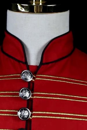 TỔNG QUAN VỀ TRANG PHỤC ÁO VEST ĐỎ HOÀNG TỬ