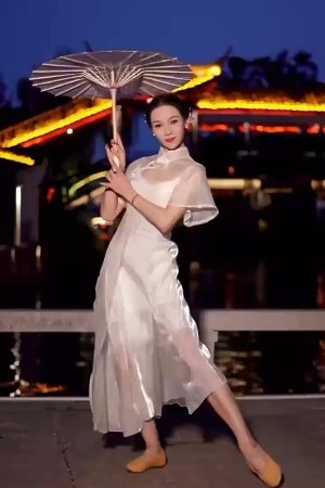DÙ VẢI MÚA CỔ PHONG