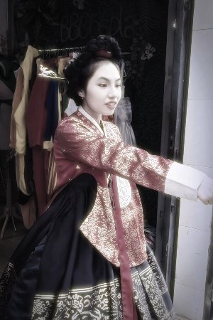Quá Khứ của mẫu nghi Thiên hạ