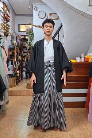 Hakama trắng đen